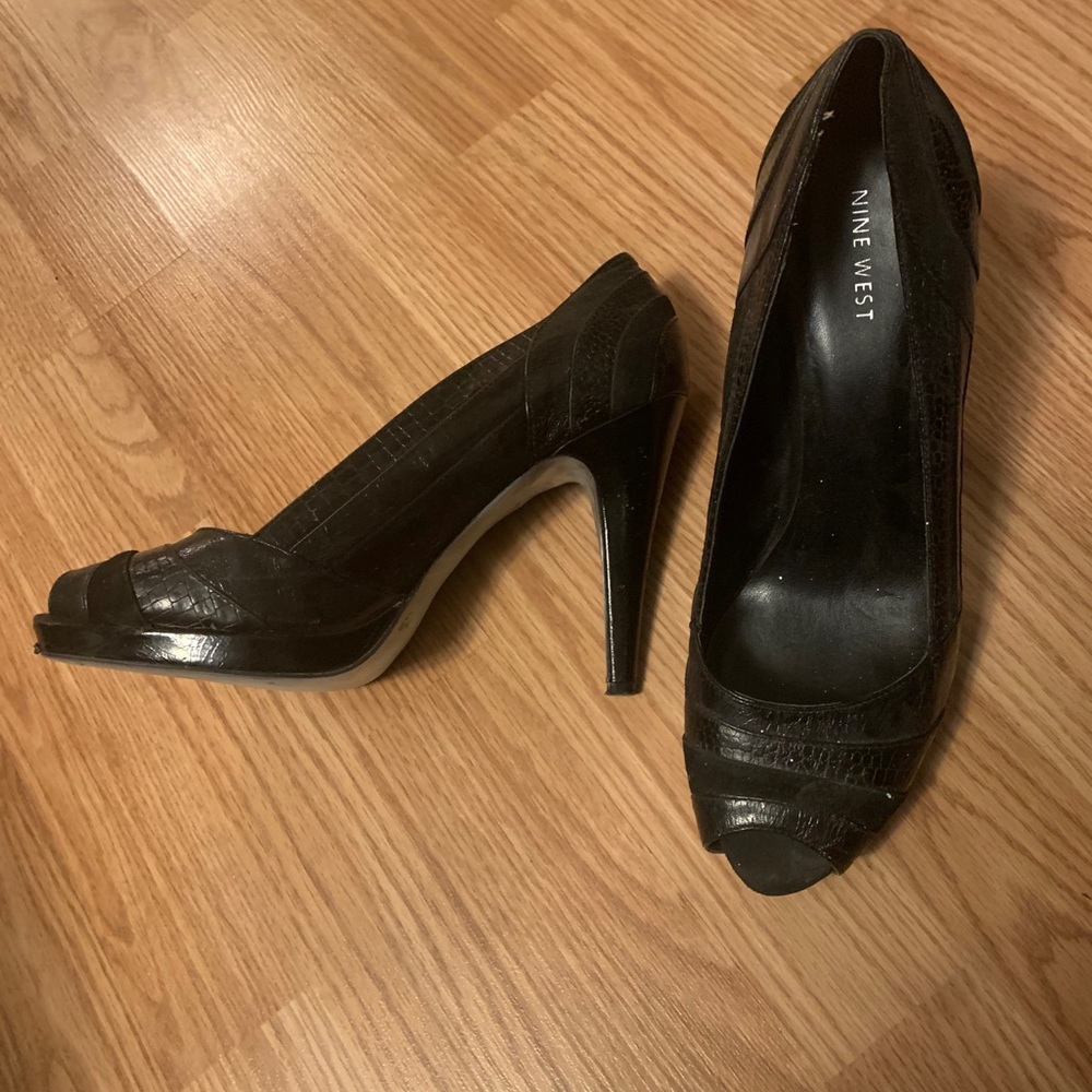 Pumps - Picture 2 of 3